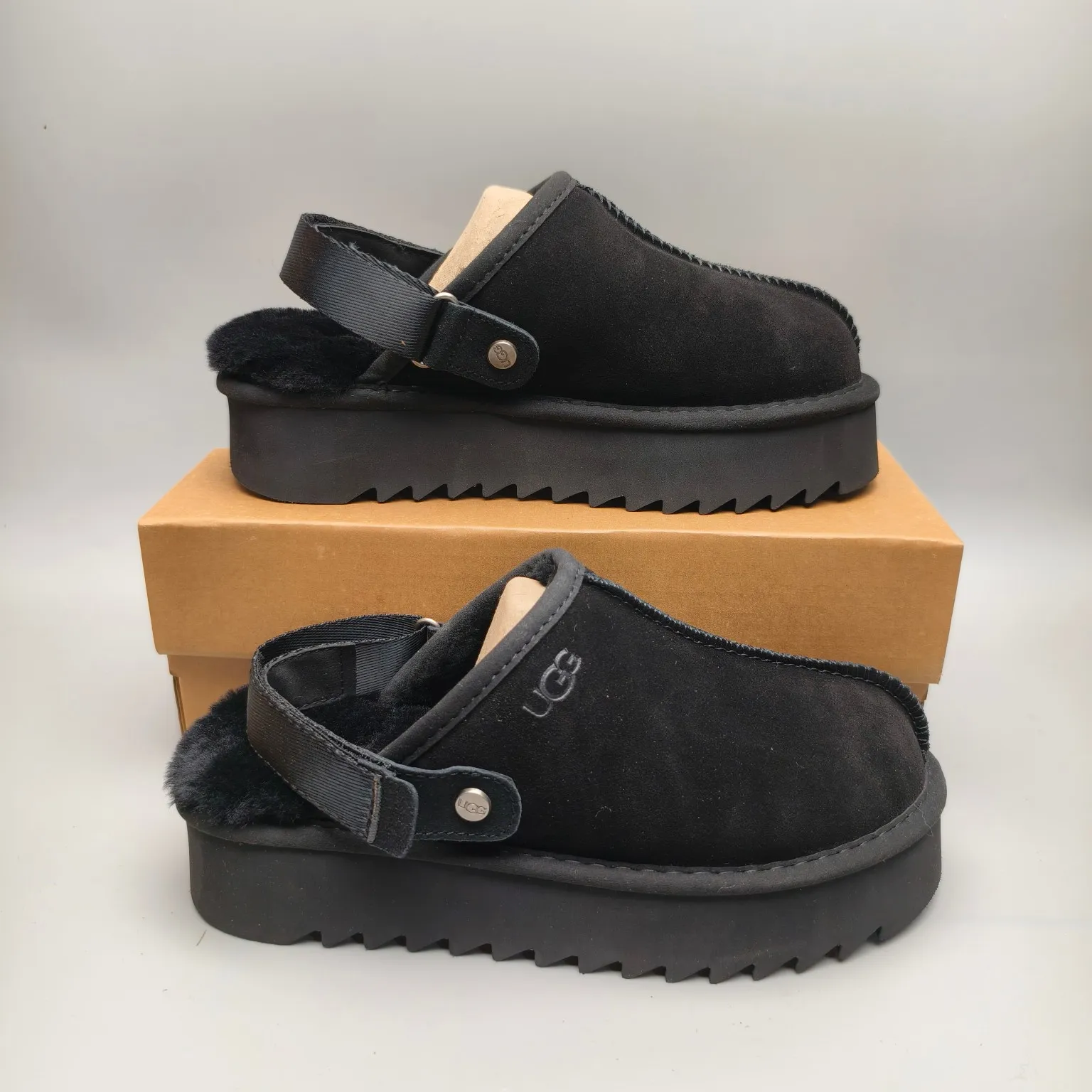 💰440 UGG sheepskin all-in-one snow boots 6734 thick-soled magic buckle dual-purpose slippers Color: Maroon Black Chocolate Matching code: 35-40